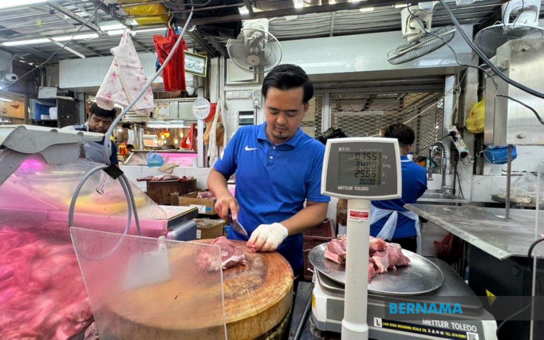 “Kisah inspirasi kerja jujur hidup senang oleh Muhammad Samzuri yang merantau ke Singapura dan berjaya menyiapkan banglo tanpa pinjaman.”